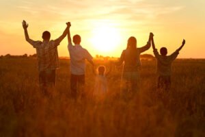 Leia mais sobre o artigo Negligenciar a Família É Negar a Fé: Um Alerta Bíblico